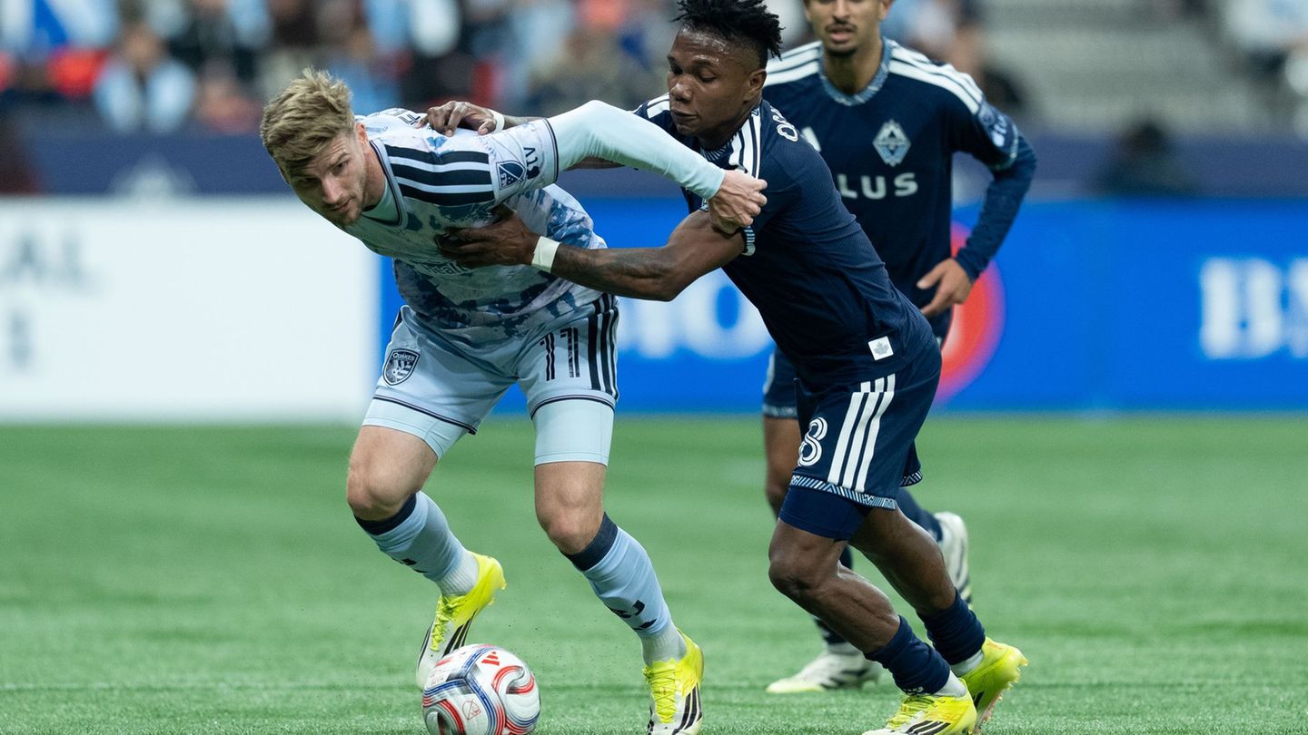 Timo Werner gewann mit San Jose gegen Vancouver um Thomas Müller. Foto: Ethan Cairns/The Canadian Press/AP/dpa