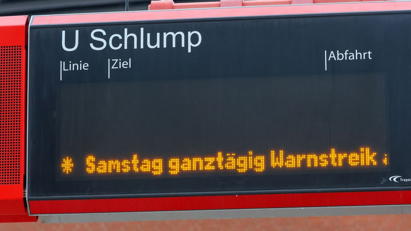 Am Samstag ging nichts mehr beider Hamburger U-Bahn, am Sonntag läuft es wieder. Foto: Bodo Marks/dpa