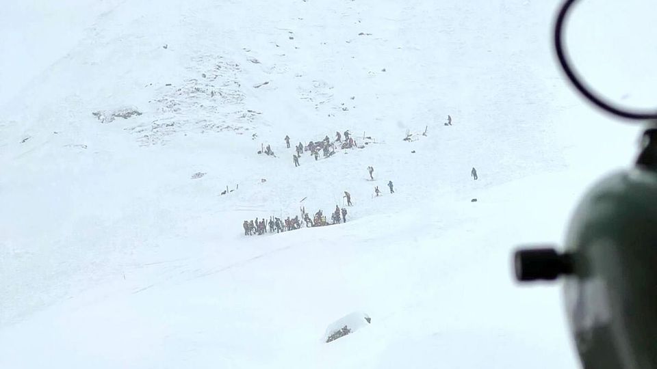 Lawine reißt Menschen in Südtirol in den Tod