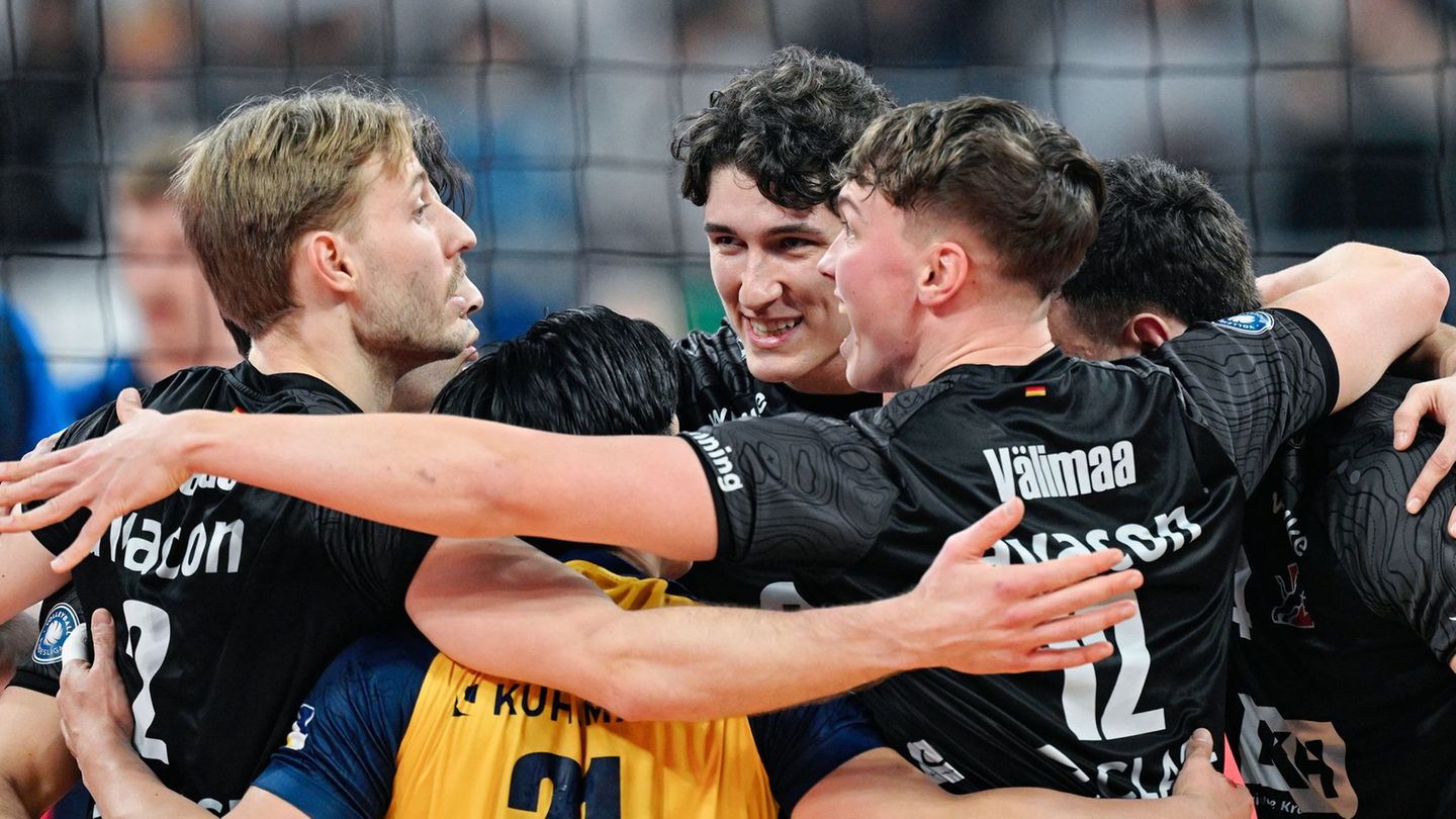 Die SVG Lüneburg hat die Hauptrunde der Volleyball-Bundesliga auf Platz eins beendet. (Archivbild) Foto: Uwe Anspach/dpa