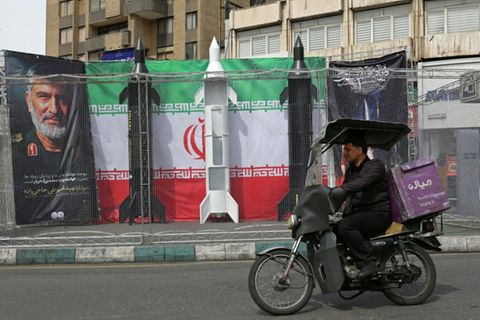Iranische Raketenmodelle in Teheran