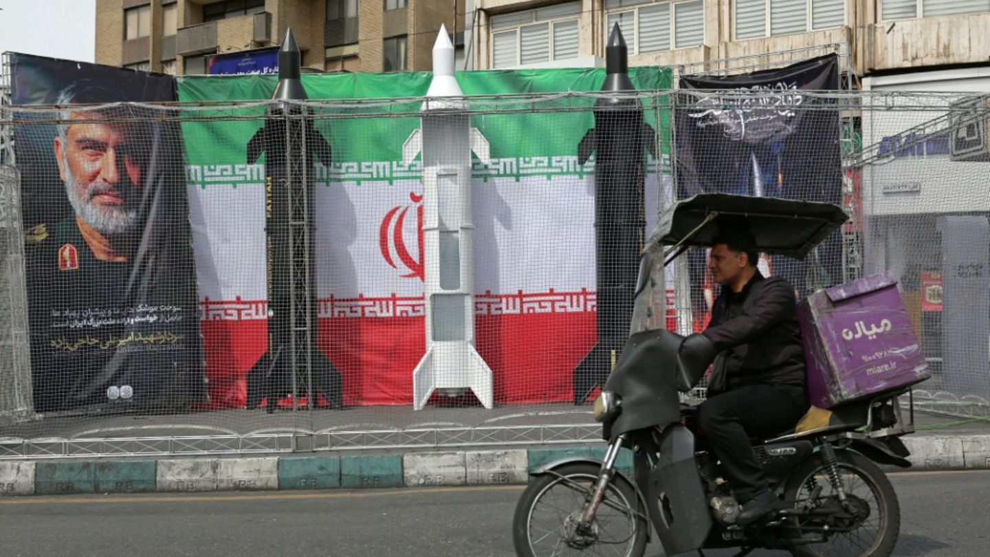 Iranische Raketenmodelle in Teheran