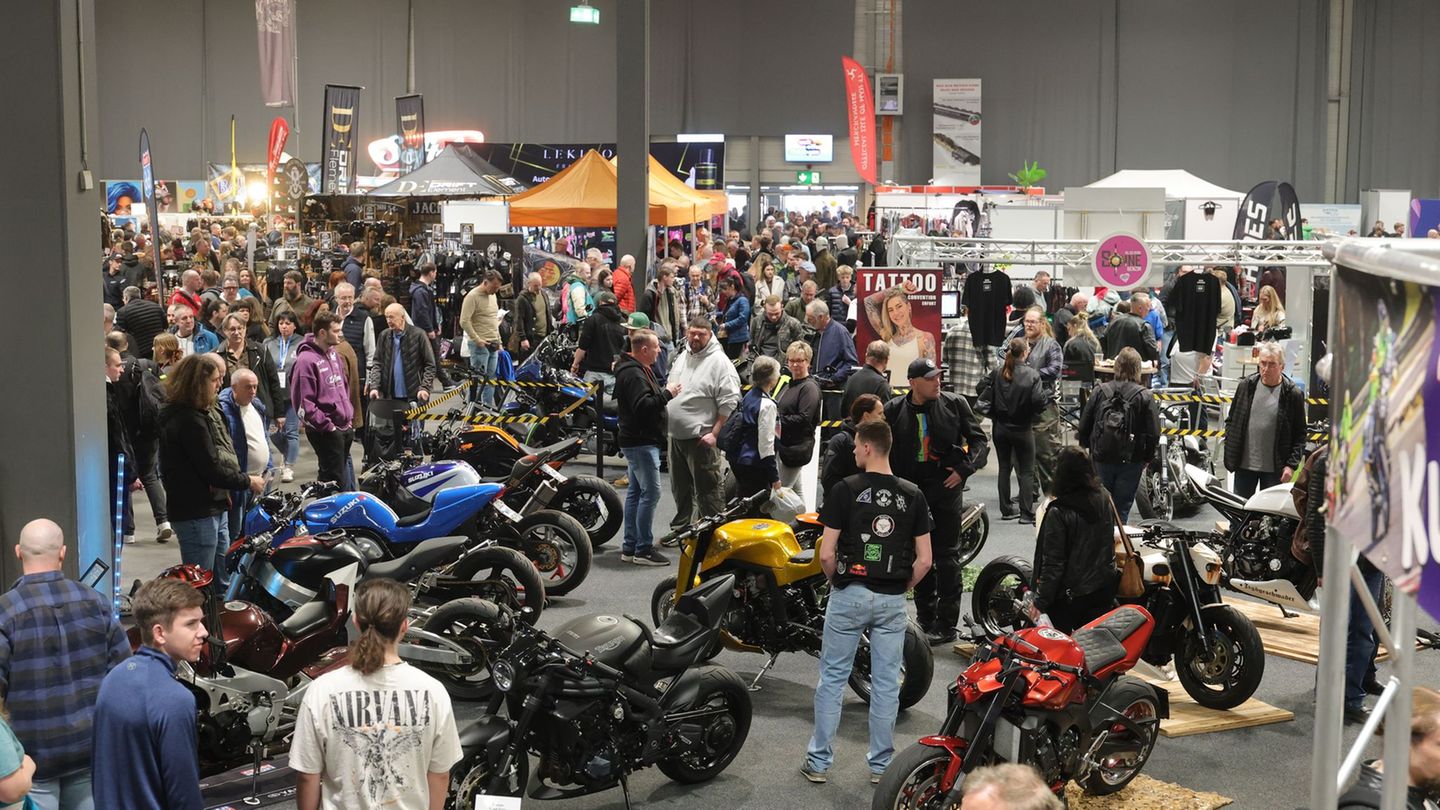 Die Motorradmesse in Erfurt läutet traditionell den Start in die neue Saison ein. Foto: Bodo Schackow/dpa