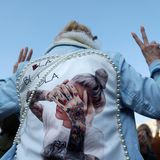 Teilnehmerin der Demo „Gegen sexualisierte digitale Gewalt – Solidarität mit allen Opfern“ in Berlin.