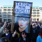 Teilnehmerin der Demo „Gegen sexualisierte digitale Gewalt – Solidarität mit allen Opfern“ in Berlin.