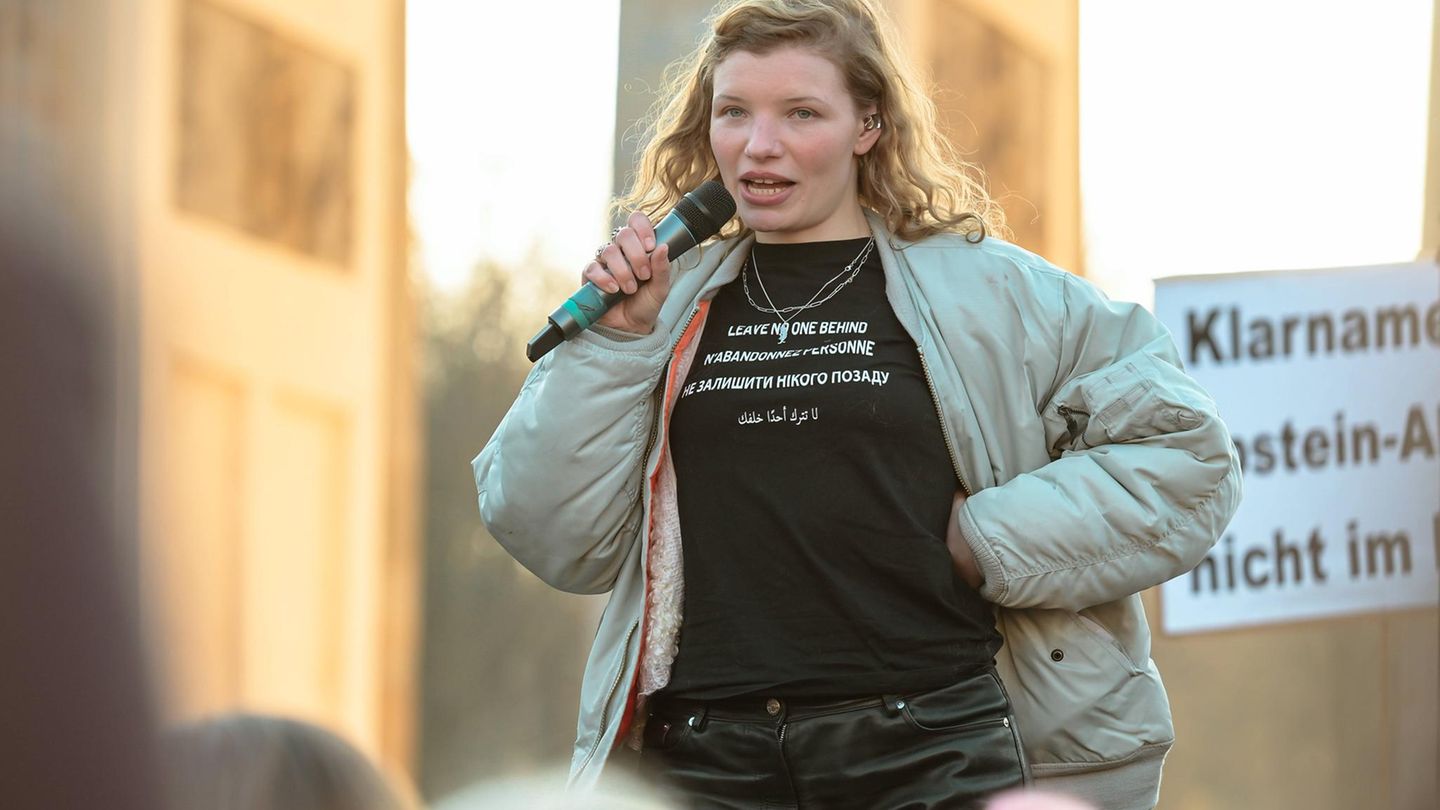 Auch die Schauspielerin Luisa Gaffron gehörte zu den Rednern der Demo.