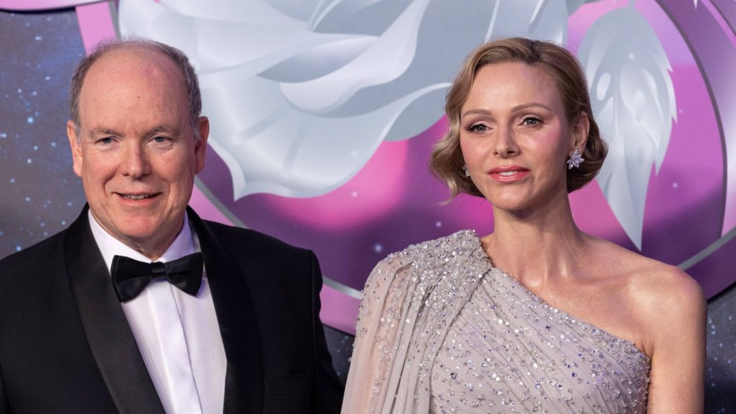 Fürstin Charlène war an der Seite von Fürst Albert II. der Star des Rosenballs.