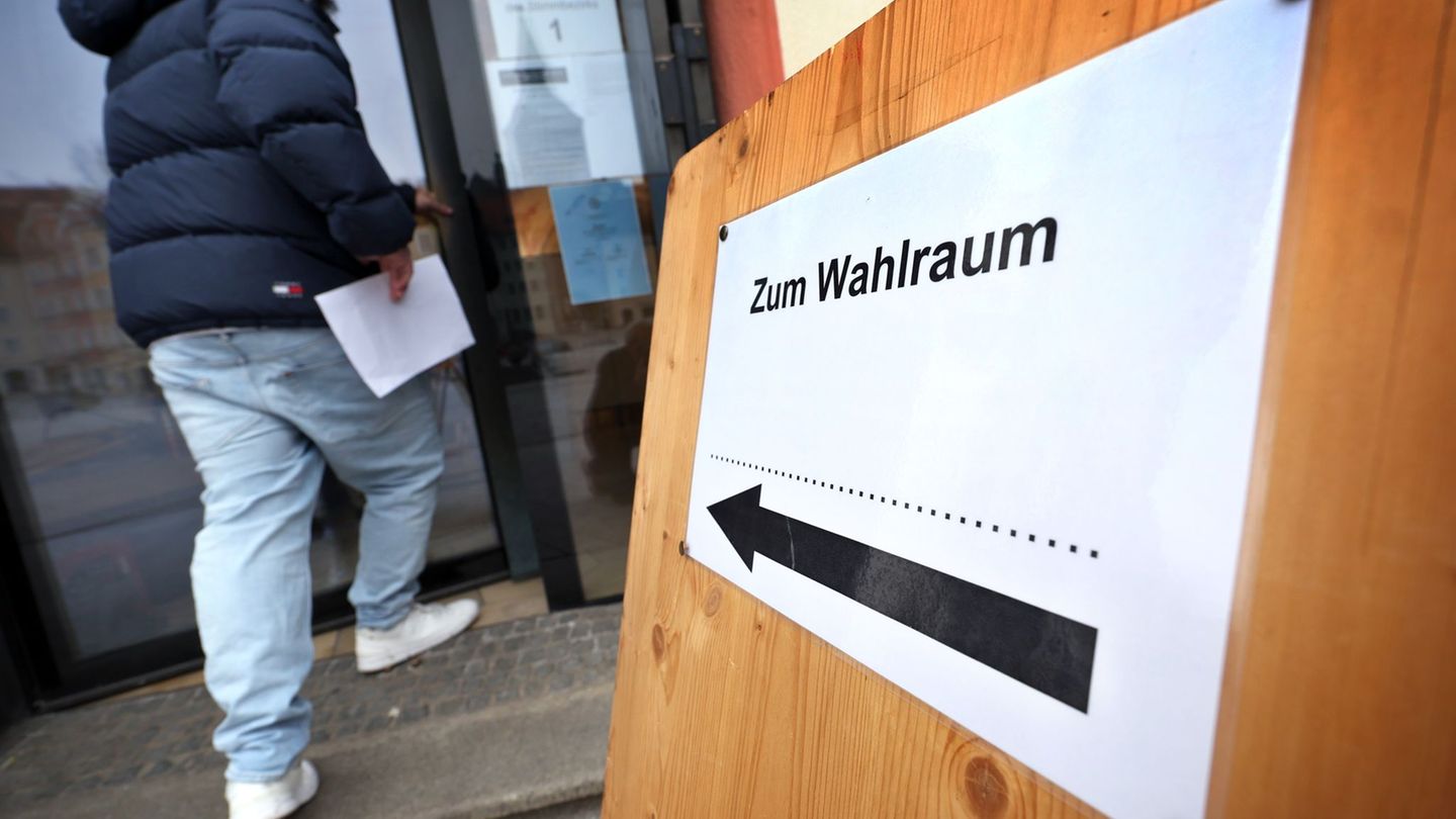 In Bayern waren am Sonntag die Stichwahlen für Bürgermeister, Oberbürgermeister und Landräte. Foto: Karl-Josef Hildenbrand/dpa