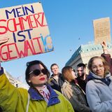 Teilnehmerin der Demo „Gegen sexualisierte digitale Gewalt – Solidarität mit allen Opfern“ in Berlin.