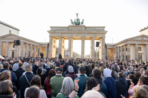 Die Kundgebung am Brandenburger Tor fand nach Angaben der Veranstalter wegen der aktuellen Diskussion in Solidarität mit der Mod