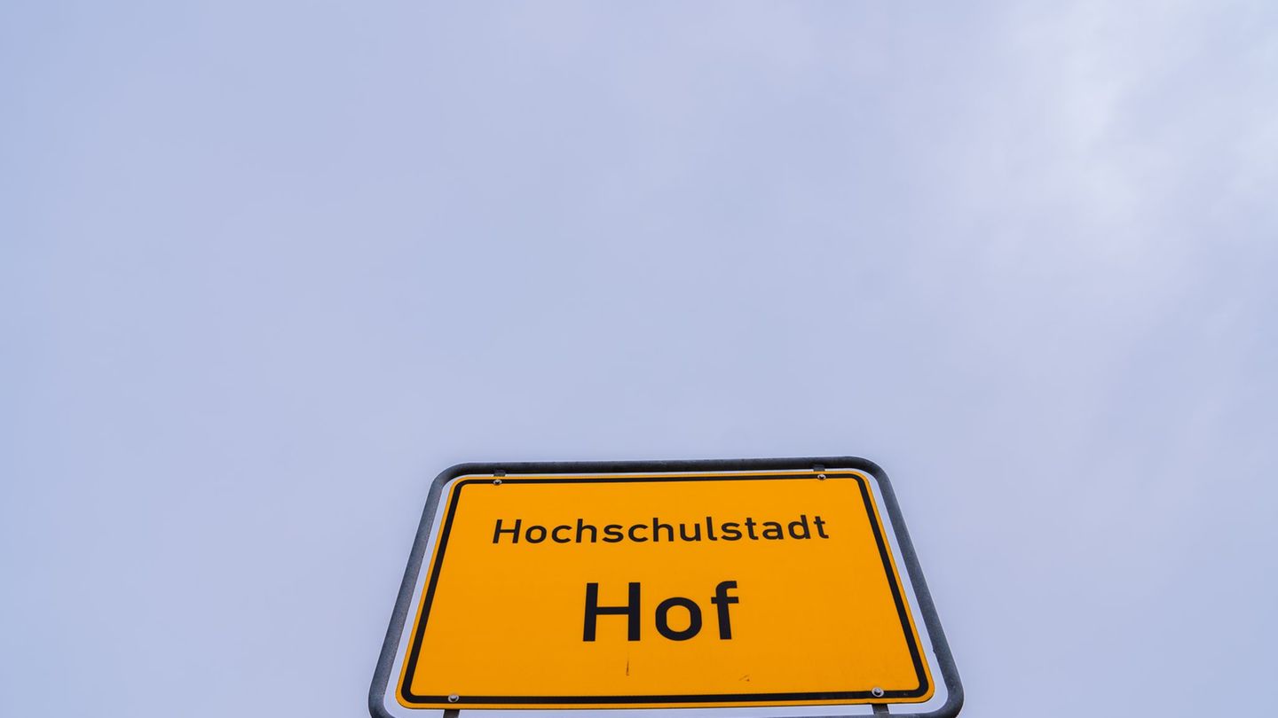 In Hof verliert Oberbürgermeisterin Eva Döhla ihr Amt nach der Stichwahl. (Symbolbild) Foto: Nicolas Armer/dpa