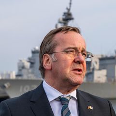 Verteidigungsminister Boris Pistorius bei der ersten Station seiner Asienreise in Japan