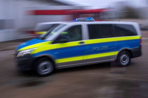 Den bislang unbekannten Täter konnten die Polizisten nicht mehr sehen.(Symbolbild) Foto: Jens Büttner/dpa-Zentralbild/ZB