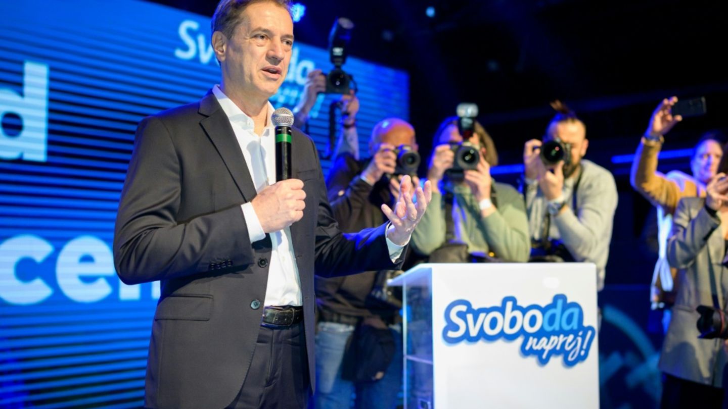 Golob bei einer Wahlparty in Ljubljana