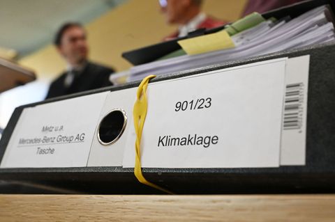 Die Umwelthilfe will mit der Klage erzwingen, dass bald keine Neuwagen mit Verbrennungsmotor mehr verkauft werden dürfen. (Archi