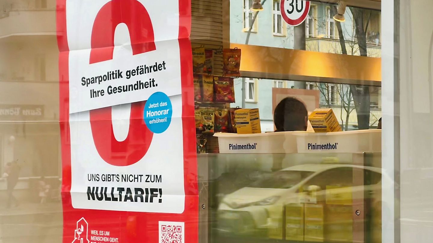 Auch in Nordrhein-Westfalen bleiben am Montag viele Apotheken dicht. (Archivbild) Foto: Fernando Gutierrez-Juarez/dpa