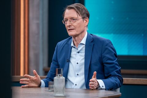 Karl Lauterbach bei Caren Miosga