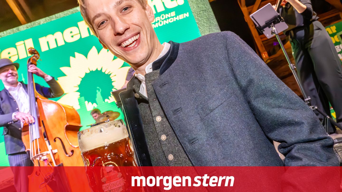 Der Grüne Oberbürgermeister-Kandidat Dominik Krause im Wahlkampf beim Starkbierfest im Giesinger Bräu