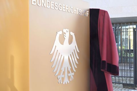 Die rote Robe ist seit Jahrzehnten Amtstracht an Deutschlands obersten Gerichtshöfen. Foto: Uli Deck/dpa