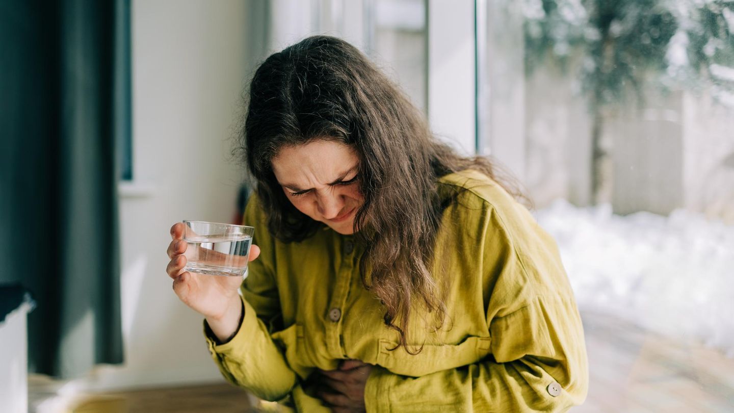 Menschen, die Angst haben, selbst zu erbrechen oder andere dabei zu sehen, vermeiden oft bestimmte Dinge und Situationen: etwa Partys, auf denen Alkohol getrunken wird, oder den Verzehr von Eiern und Fisch (Symbolbild)