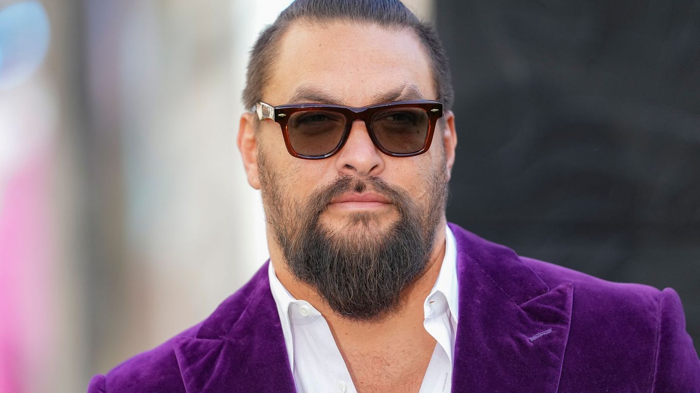 Jason Momoa sendet Liebe an alle, die von den Fluten auf Hawaii betroffen sind. (Archivbild) Foto: Scott A Garfitt/Invision/AP/d