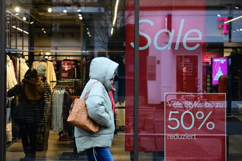 Einkaufsstraße in Berlin Ende Dezember 2025