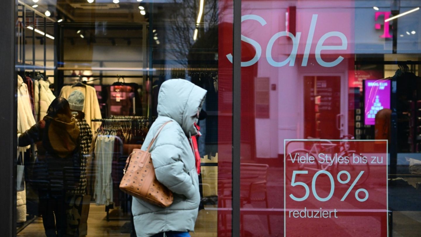 Einkaufsstraße in Berlin Ende Dezember 2025