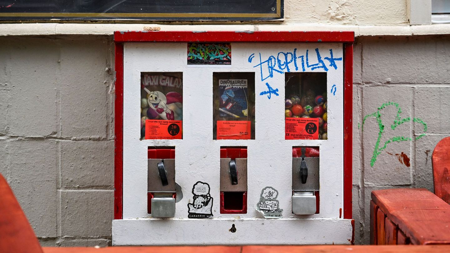 Mit Böllern aus Tschechien gelang es dem Trio, einen Kaugummiautomaten zu sprengen. (Symbolbild) Foto: Jens Kalaene/dpa