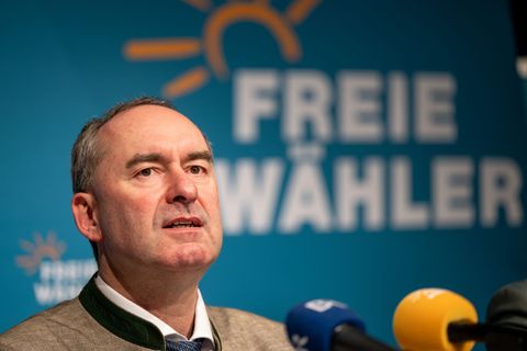 Hubert Aiwanger, Parteichef der Freien Wähler, sieht die Erfolge bei der Kommunalwahlen auch als Steilvorlage für die Landtagswa