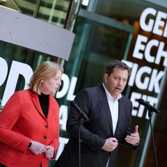Die SPD-Vorsitzenden Lars Klingbeil und Bärbel Bas