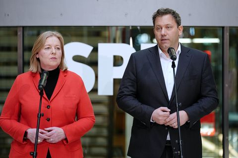 Bas und Klingbeil sehen gerade nicht die Zeit für Rücktritte. Foto: Kay Nietfeld/dpa
