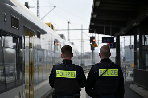 Die Bundespolizei ermittelt wegen des Verdachts der Körperverletzung. (Symbolbild) Foto: Katharina Kausche/dpa
