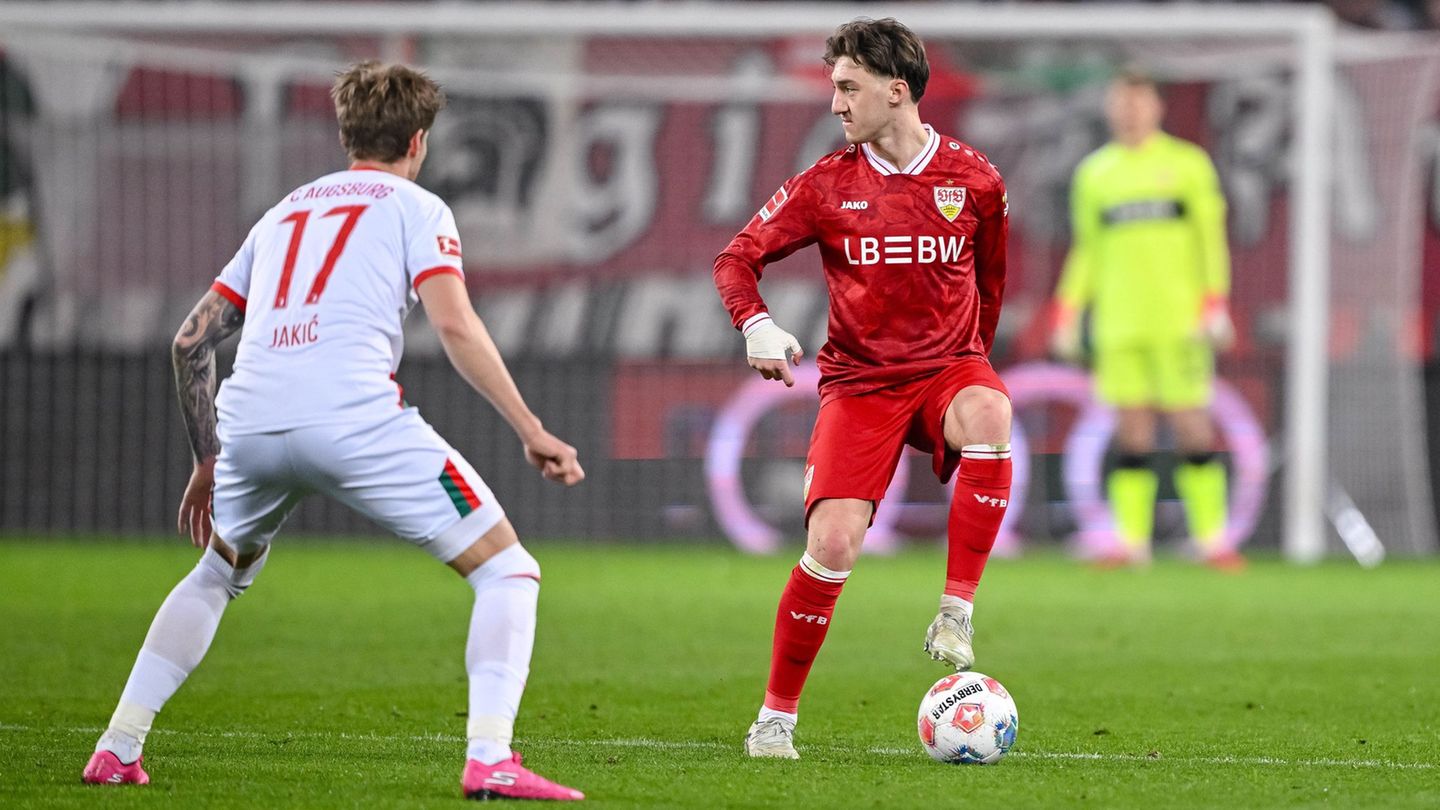 Angelo Stiller (r). wird von Bundestrainer Nagelsmann nachnominiert. Foto: Harry Langer/dpa