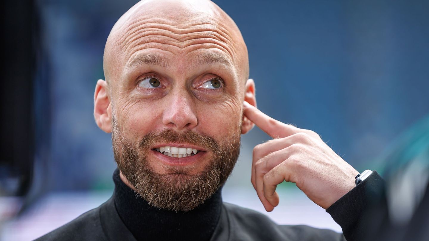 Elversbergs Sportvorstand Nils-Ole Book steht immer wieder im Zentrum von Spekulationen. (Archivbild) Foto: Andreas Gora/dpa