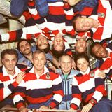 10 Astro- und Kosmonauten auf der Mir-Station im Gruppenbild