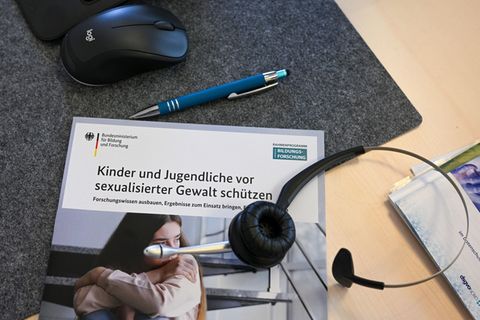 Eine 14-Jährige soll in einem Jugendzentrum von drei Jugendlichen sexuell missbraucht worden sein. (Symbolbild) Foto: Jens Kalae
