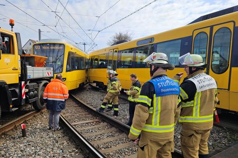 Ein Stadtbahnfahrer in Stuttgart hat eine weitere Bahn wohl zu spät erkannt. Foto: Andreas Rosar/dpa