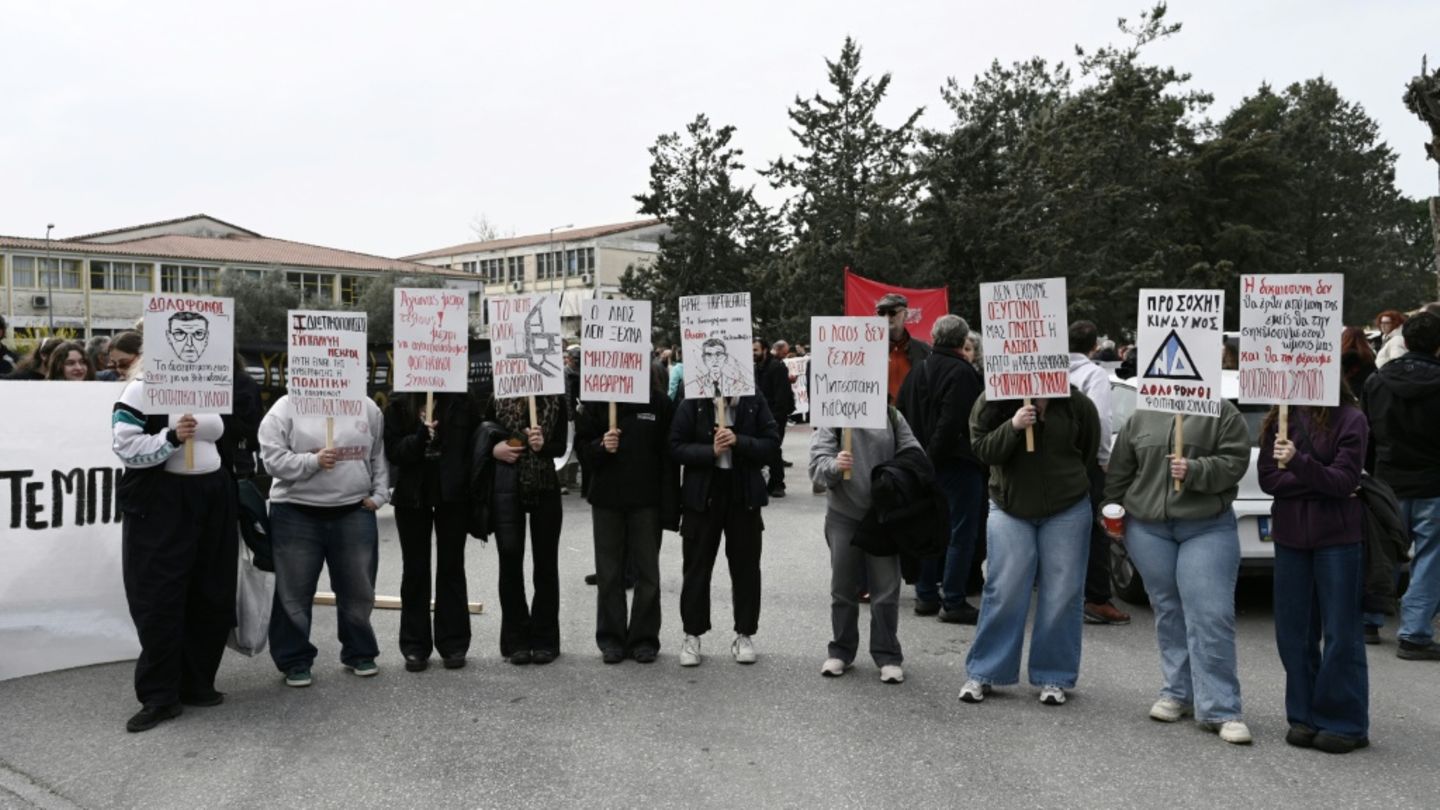 Demonstration zur Eröffnung von Prozess