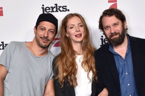 Fahri Yardim (li.), Pheline Roggan und Christian Ulmen bei der Premiere der dritten "jerks."-Staffel.