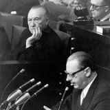 Außenminister Brentano im Bonner Bundestag mit Adenauer