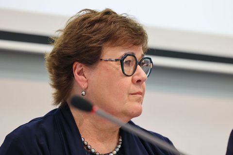 Sachsen-Anhalts Sozialministerin Petra Grimm-Benne (SPD) kritisiert den früheren Ärztlichen Direktor der Salus. (Archivbild) Fot