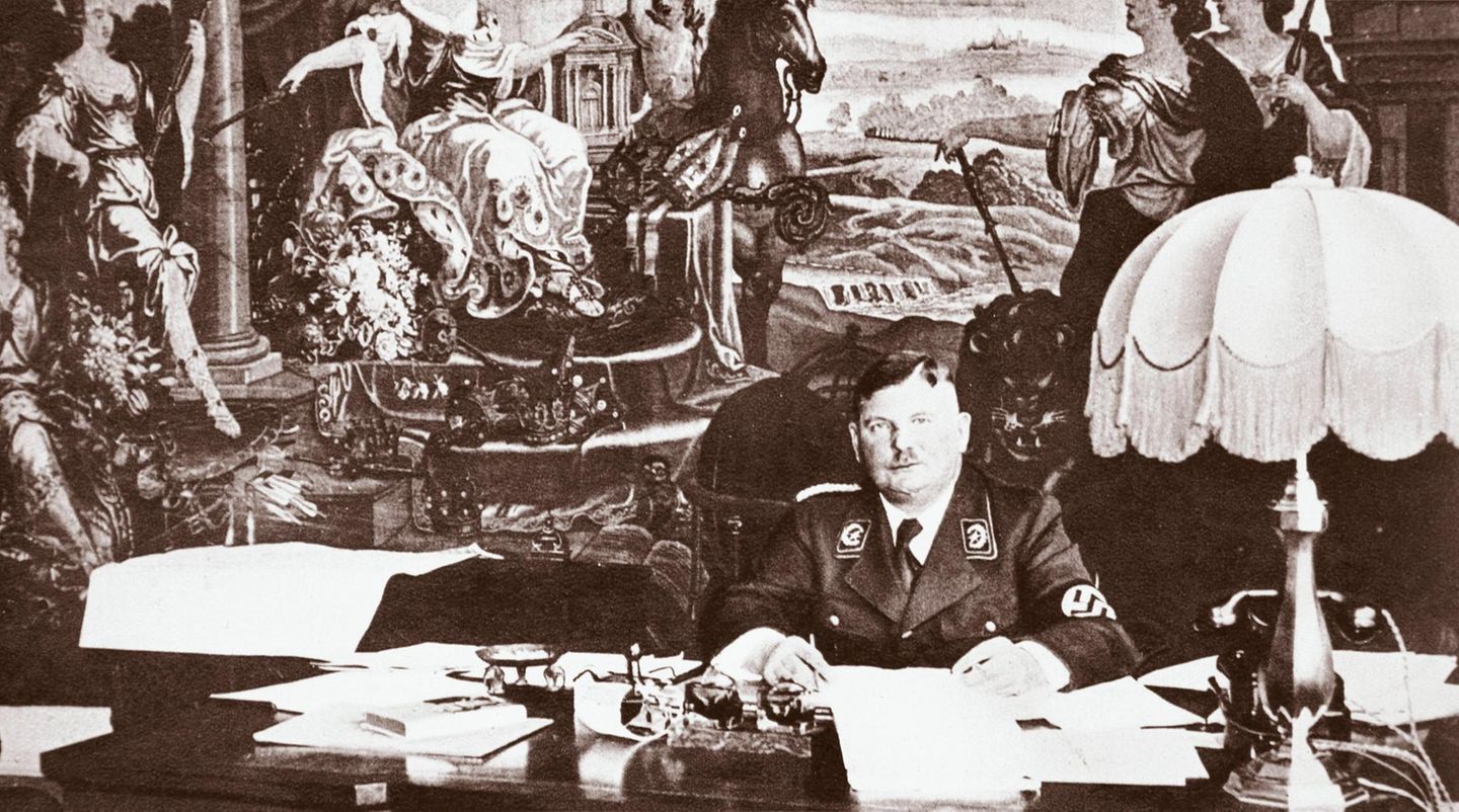 Ernst Röhm in Kanzlei