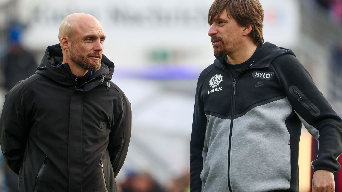 Elversbergs Trainer Vincent Wagner (r.) muss künftig ohne Manager Nils-Ole Book auskommen. (Archivbild) Foto: Frank Molter/dpa