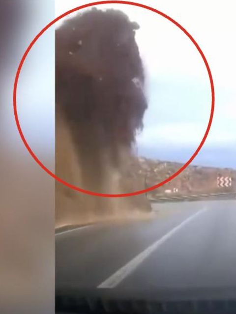 Erdrutsch erwischt Autofahrer – Dashcam filmt Schockmoment