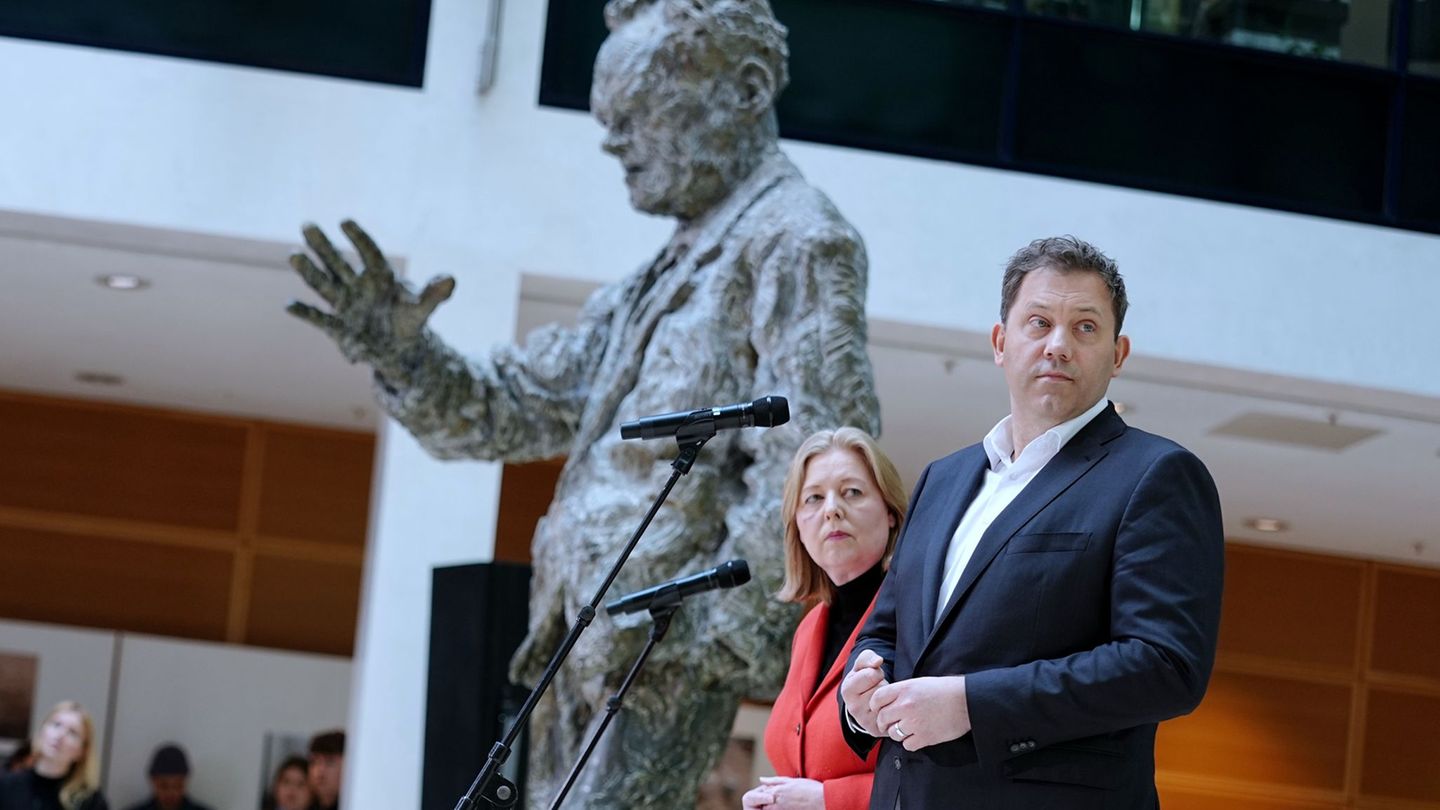 Bas und Klingbeil sehen gerade nicht die Zeit für Rücktritte. Foto: Kay Nietfeld/dpa
