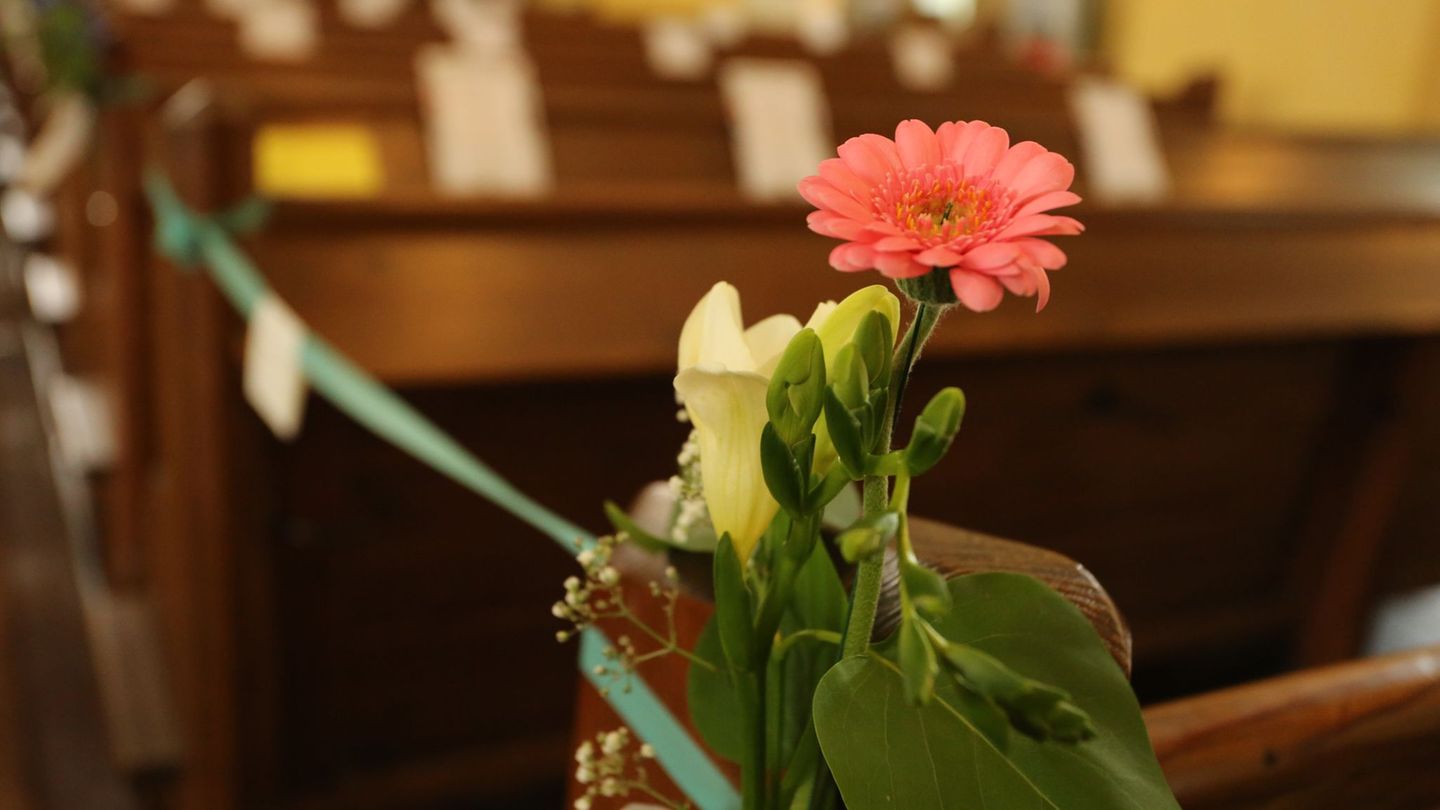 In Sachsen werden dieses Jahr rund 4.000 Jugendliche konfirmiert. (Archibvild) Foto: Matthias Bein/dpa-Zentralbild/dpa