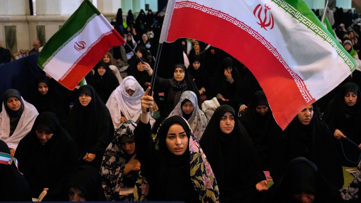 Forsa-Umfrage: Deutliche Mehrheit glaubt, Deutschland wäre mit iranischen Flüchtlingen überfordert