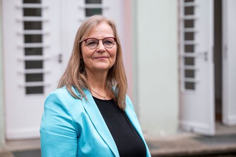 Tanja Keller ist neue Präsidentin der Landessynode. Foto: Daniel Vogl/dpa