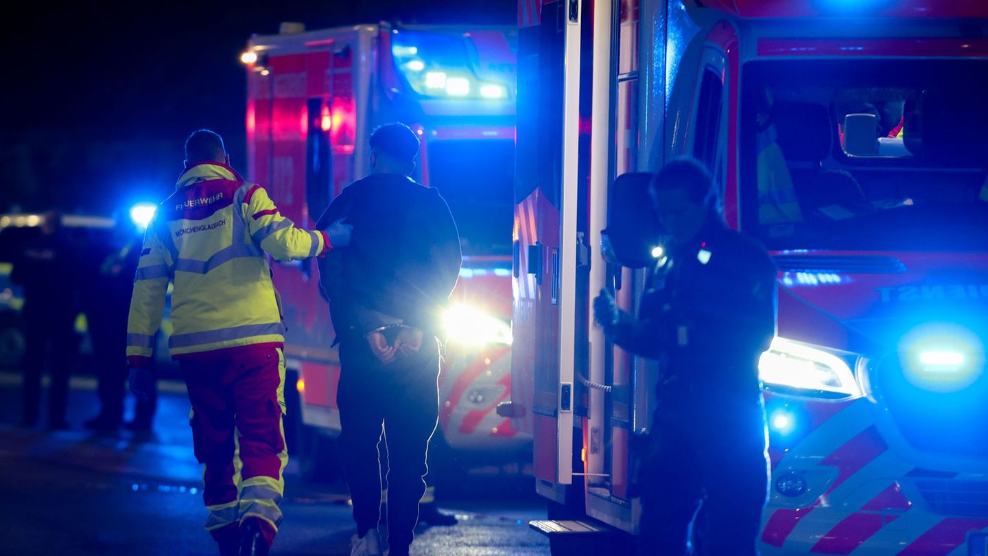 Ein Tatverdächtiger sitzt nach der Auseinandersetzung in U-Haft. (Archivbild) Foto: Christoph Reichwein/dpa