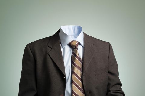 Gleichstellung im Job: Ein Anzug ohne Mensch darin